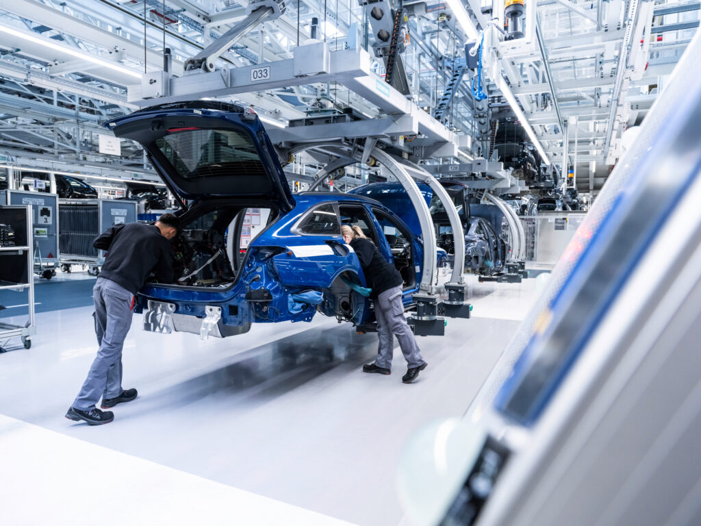 Audi'nin Neckarsulm Fabrikasında Kepenk İndirme Korkusu: İşçiler Ayakta