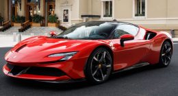 Avustralya'da Ferrari SF90 İkiye Bölündü: Sürücüsü Mucize Eseri Kurtuldu