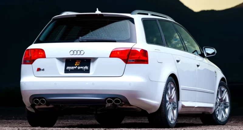 Sadece 3.700 Mil Yol Yapmış Nadir Audi S4 Avant Satışta: V8 Motorun Gizli Maliyeti