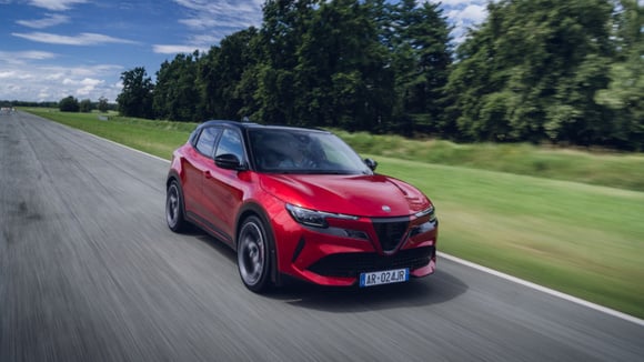 Alfa Romeo'nun Büyüme Motoru: Junior Modeli Küresel Satışları Sırtlıyor
