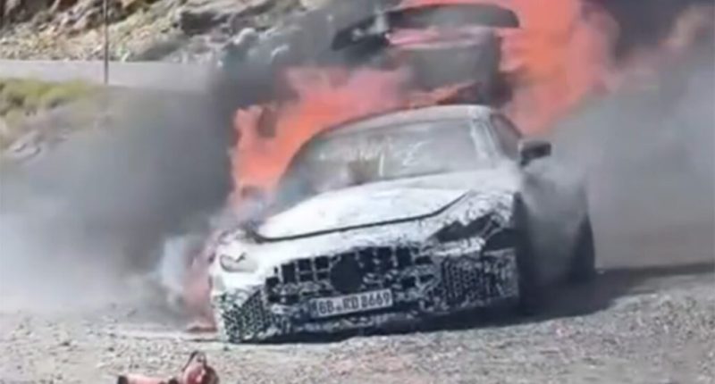 Mercedes-AMG GT Prototipi İspanya'daki Test Sırasında Kül Oldu