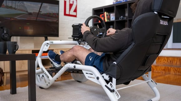 simracing ekipmanları - Fanatec'in çatı şirketi Corsair, simracing dünyasında vites yükseltiyor