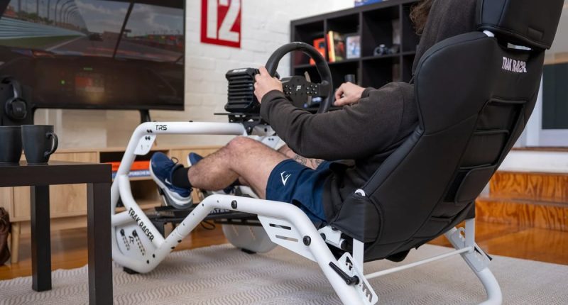 simracing ekipmanları - Fanatec'in çatı şirketi Corsair, simracing dünyasında vites yükseltiyor