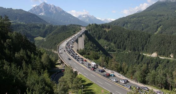 Avusturya Transit Yollarında Kritik Hafta Sonu: A10, A12 ve A13'te Trafik Uyarısı