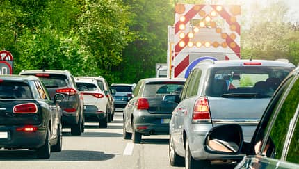 14-16 Ağustos Stau-Wochenende: Almanya Trafik Rehberi