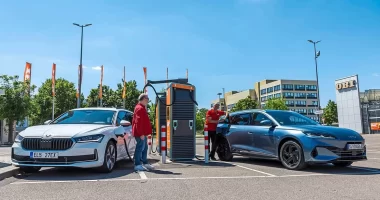 Plug-in hibrit dünyasında rekabet: BYD Seal 6 DM-i ve Skoda Superb iV karşılaştırması