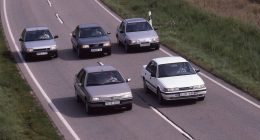 Mazda 626 ve 1987 Yılı Orta Sınıf Sedan Rekabeti: Tarihi Bir Bakış