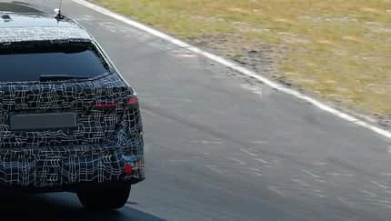 BMW 5 Serisi ve i5 Facelift: Yenilenen Yüzüyle Yollara Çıkıyor