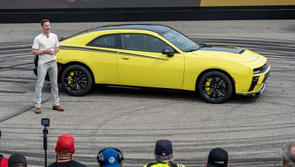 Dodge Charger Super Bee Geri Dönüyor: 608 Beygirlik Safkan Güç
