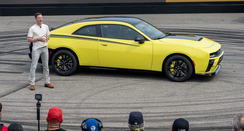 Dodge Charger Super Bee Geri Dönüyor: 608 Beygirlik Safkan Güç