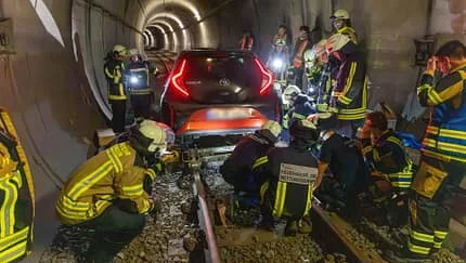 Bochum'da Toyota Aygo ile metro tüneline giriş: İlginç bir trafik kazası