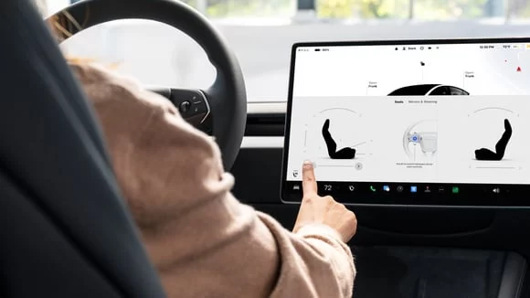 Tesla ve Çin'in yeni otomotiv düzenlemeleri: 'Her şey dokunmatik' dönemi bitiyor mu?