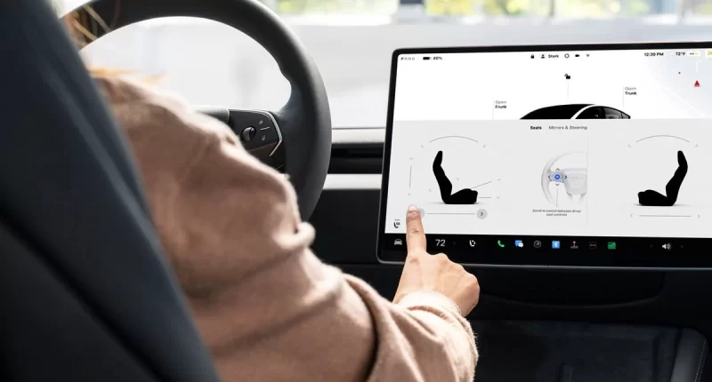Tesla ve Çin'in yeni otomotiv düzenlemeleri: 'Her şey dokunmatik' dönemi bitiyor mu?