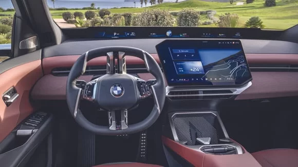 Tesla ve Çin'in yeni otomotiv düzenlemeleri: 'Her şey dokunmatik' dönemi bitiyor mu?