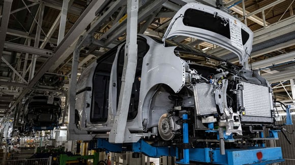 Fransa'da Otomotiv Üretimi: Hafif Ticari Araçlar Sektörün Yüzünü Güldürüyor