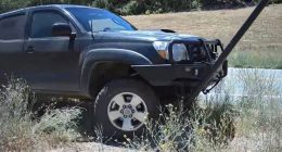 Toyota Sürücüsü Plaka Okuma Kameralarını Hedef Aldı, Ancak Kendi Sonunu Hazırladı