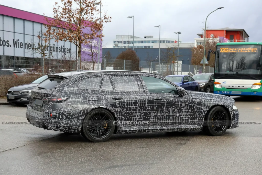 BMW M5 Touring Makyajlanıyor: Daha İnce Böbrekler Yolda