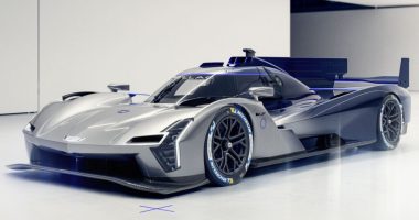 Cadillac V-One: Pistlere Hazır Yeni Hiper Otomobil Konsepti