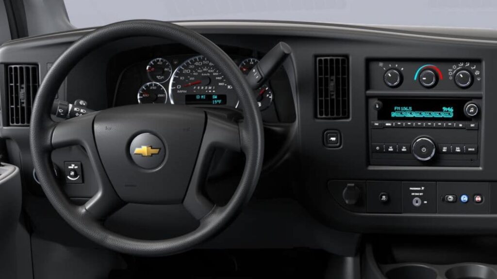 Amerika'nın En Eski Yeni Aracı Chevrolet Express Renkli Dokunmatik Ekrana Kavuşuyor