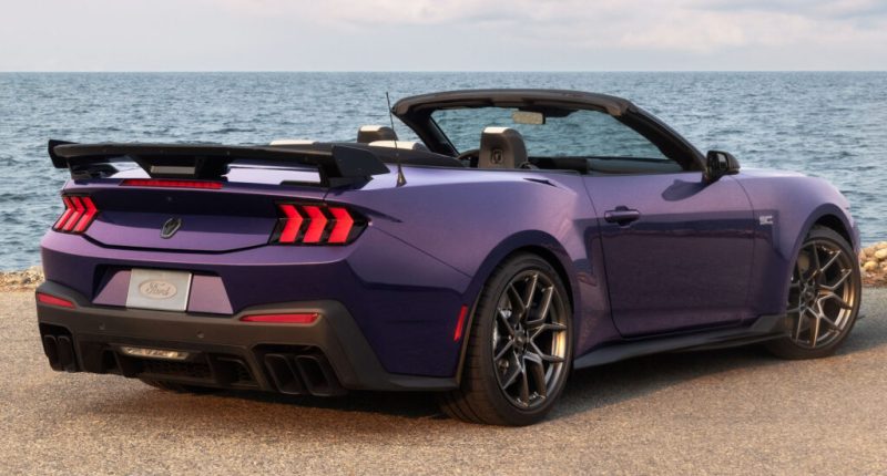 Ford Mustang Dark Horse SC Convertible ile Açık Hava Performansında Zirveye Çıkıyor
