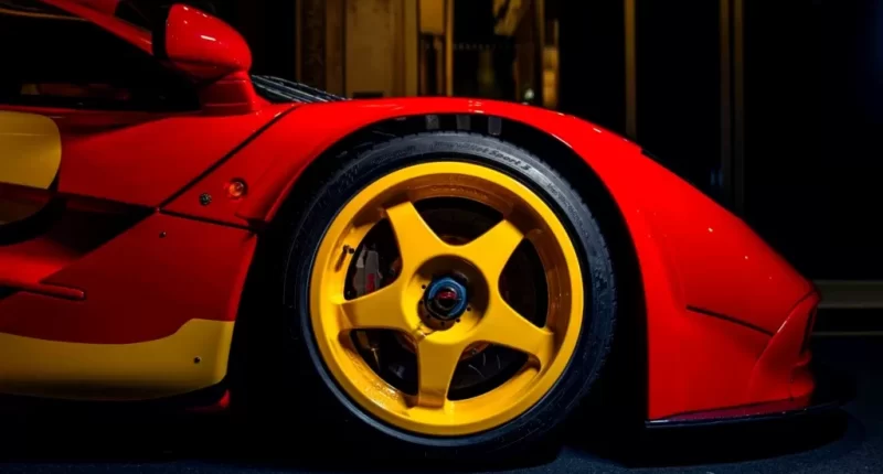 İki Kez Kaza Yapan McLaren F1 GTR Rekor Fiyatla Satıldı
