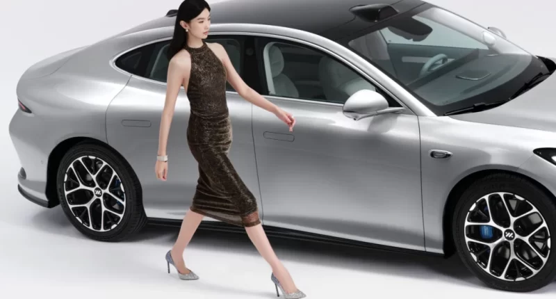 Moda Dünyası Otomobille Buluşuyor: Jimmy Choo İmzalı Yeni IM L6