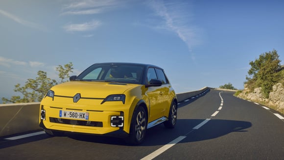 Fransa Otomobil Pazarında Elektrikli Araç Fırtınası: Renault Zirveyi Kimseye Bırakmıyor