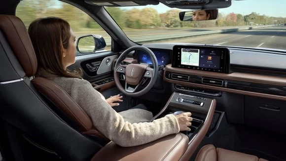 Ford ve Apple İş Birliği: Yeni Nesil Araç Teknolojileri