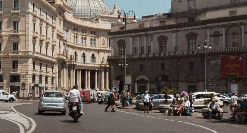 Napoli'de Polonya plakalı araçlar sigorta krizini tetikliyor
