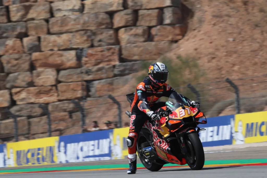 Pedro Acosta Aragon MotoGP - Pedro Acosta'nın Aragon MotoGP performansındaki kritik geçiş hamlesi