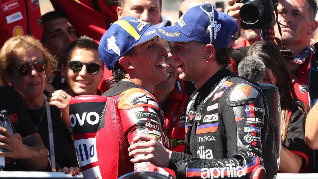 MotoGP Aragon mücadelesinde Marco Bezzecchi ve Marc Marquez rekabeti