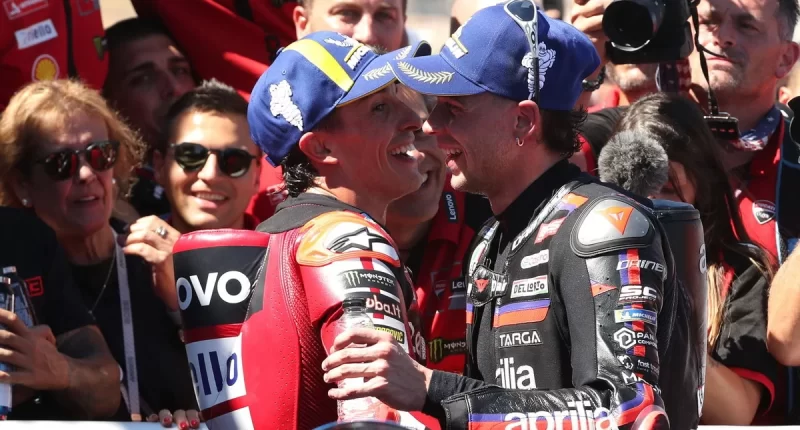 MotoGP Aragon mücadelesinde Marco Bezzecchi ve Marc Marquez rekabeti
