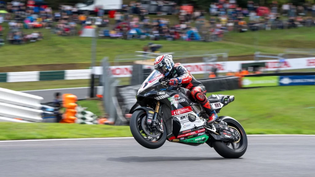 Leon Haslam ve Cadwell Park'ta BSB Heyecanı