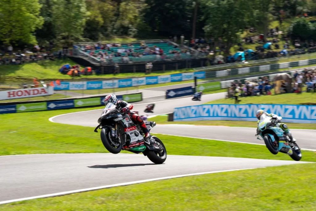 Leon Haslam ve Cadwell Park'ta BSB Heyecanı