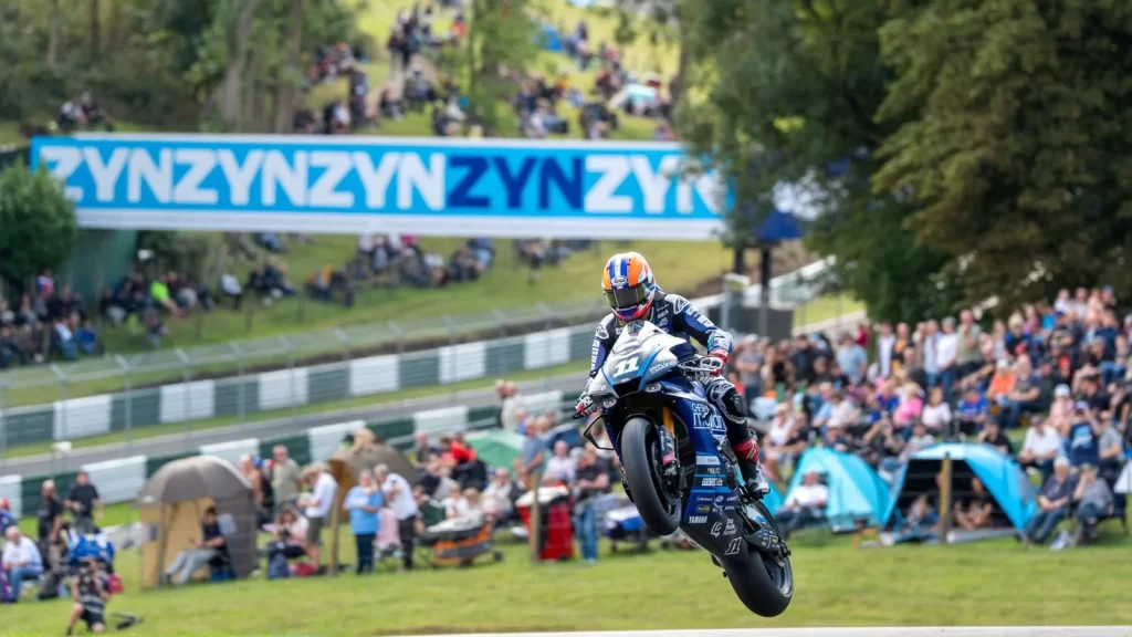 2026 British Superbikes: Cadwell Park Yarış Sonuçları ve Analizi