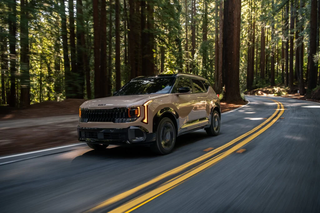 Kia satış rekoru - Kia rekor kırdı: Hibrit modeller satışları zirveye taşıdı