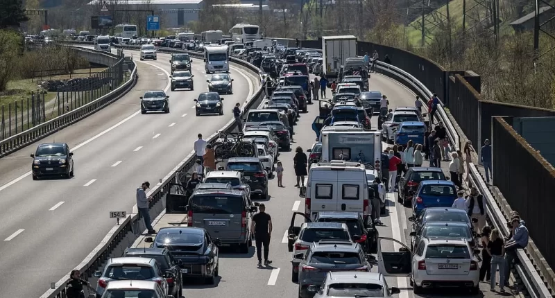 4-6 Eylül 2026 Stau-Wochenende: Avrupa'da Trafik Yoğunluğu Bekleniyor