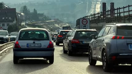 4-6 Eylül 2026 Stau-Wochenende: Avrupa'da Trafik Yoğunluğu Bekleniyor