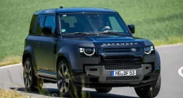 Land Rover Defender 90 P525 V8: Safariden Pistlere Uzanan Güç