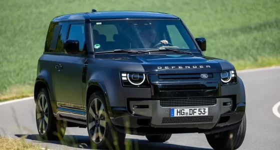 Land Rover Defender 90 P525 V8: Safariden Pistlere Uzanan Güç