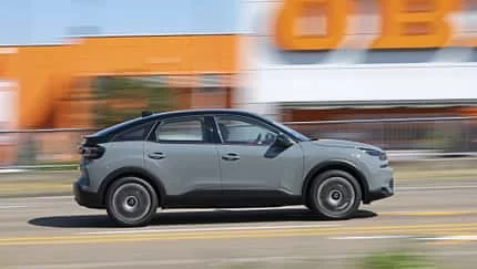 Citroën C4 Hybrid 145 Plus: Kompakt Crossover segmentinde konforun yeni adresi