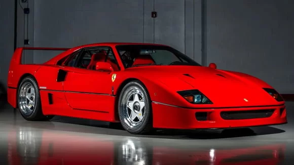 Lewis Hamilton ve Ferrari F40: Efsanevi Otomobile Dönüş