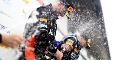 British GT finalinde beklenmedik şampiyonluk: Marcus Clutton tuvaletteyken kazandı