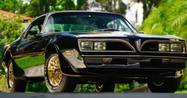 Pontiac Trans Am ve Burt Reynolds Efsanesi: Bir Devrin Sonu