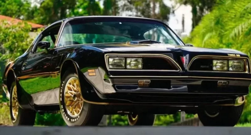 Pontiac Trans Am ve Burt Reynolds Efsanesi: Bir Devrin Sonu