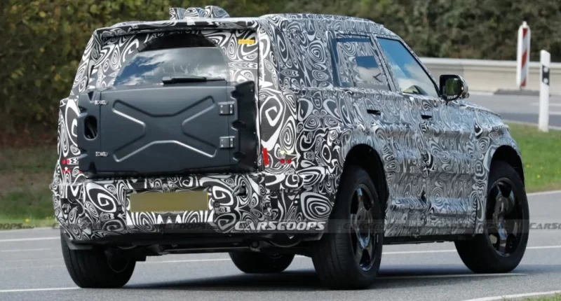 Land Rover'ın yeni baby Defender modeli gizemli bir testle görüntülendi