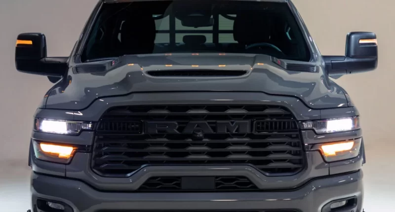 Ram Chassis Cab Night Edition ile ticari araçlarda stil devrimi