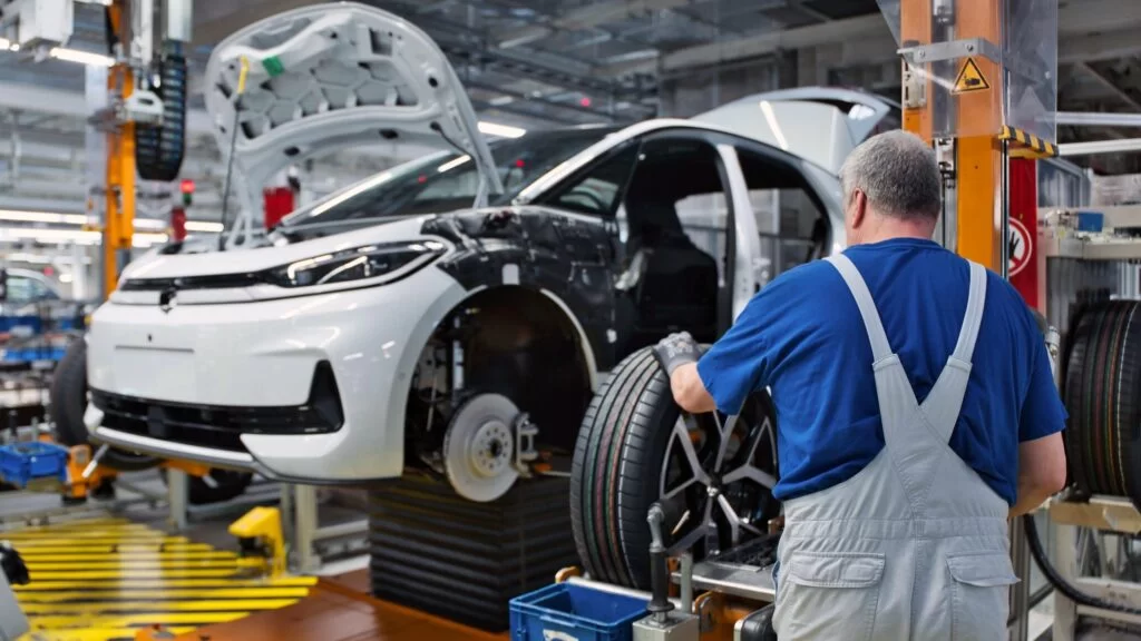 Volkswagen krizin eşiğinde: Dev üreticinin zorlu dönüşüm süreci