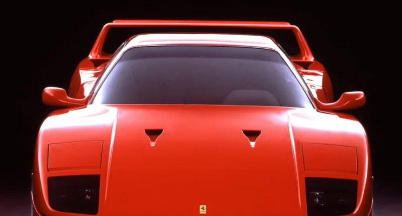 Lewis Hamilton Hayallerindeki Ferrari F40'a Kavuştu