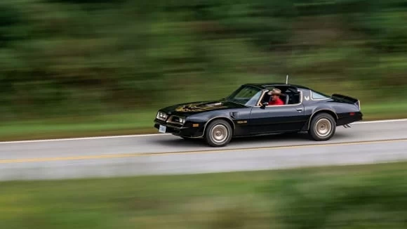 Pontiac Trans Am ve Burt Reynolds Efsanesi: Bir Devrin Sonu